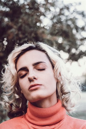 梨花头短卷发发型图片